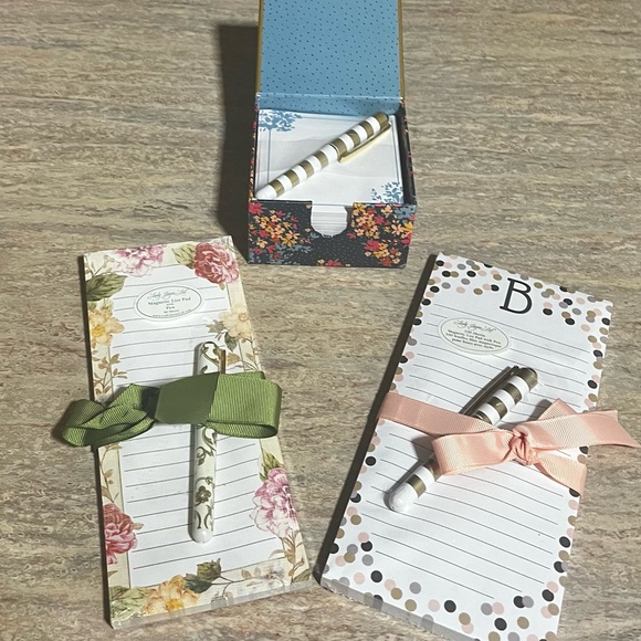 New Lady Jane bundle of 3-pack magnetic list pads and 1-Mary Engelbreit list pad - Picture 9 of 12